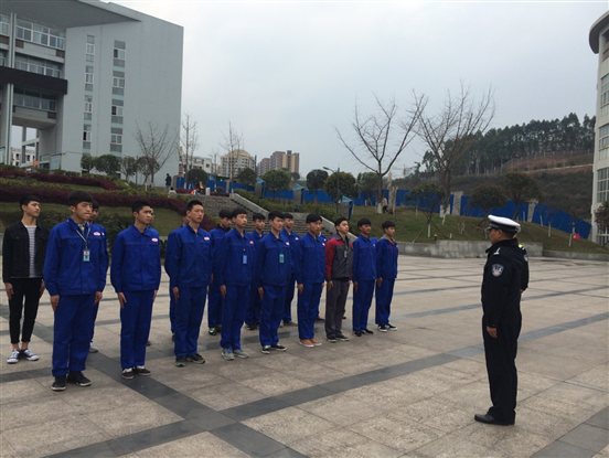 F:汽修专业部方案与市交警大队合作方案选拔校园交通安全疏导队队员IMG_5504.JPG